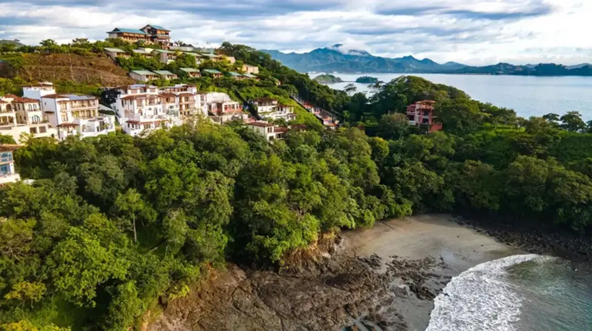 El pueblo costero de Las Catalinas no tiene automóviles y está diseñado para caminar, explorar la naturaleza y disfrutar al aire libre.