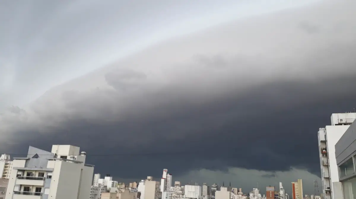 El SMN advirtió por una jornada de tormentas y vientos. 