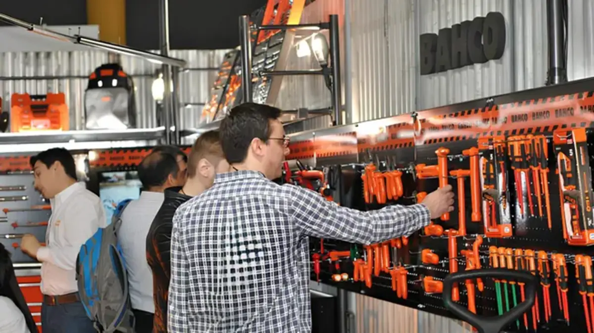 Reconvertirá su actividad hacia la comercialización y distribución de productos importados.