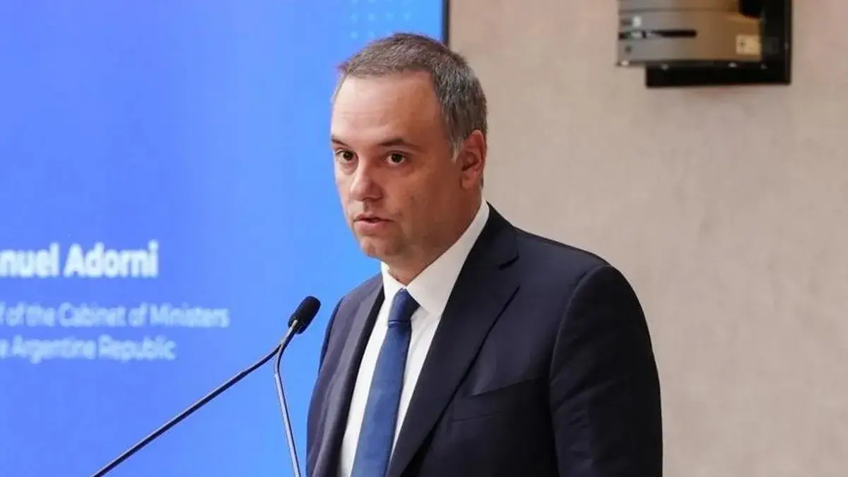 ¿Cómo están impactando la controversia por los viajes de Adorni y el caso $Libra en las redes?