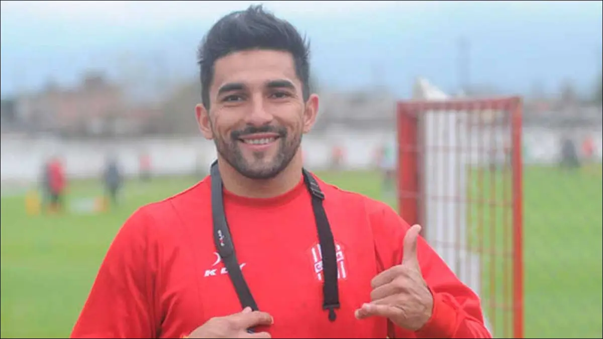REFUERZO CONFIRMADO. El jugador llega desde Santamarina y se integra al plantel del “Rojo” tras su debut en la categoría.