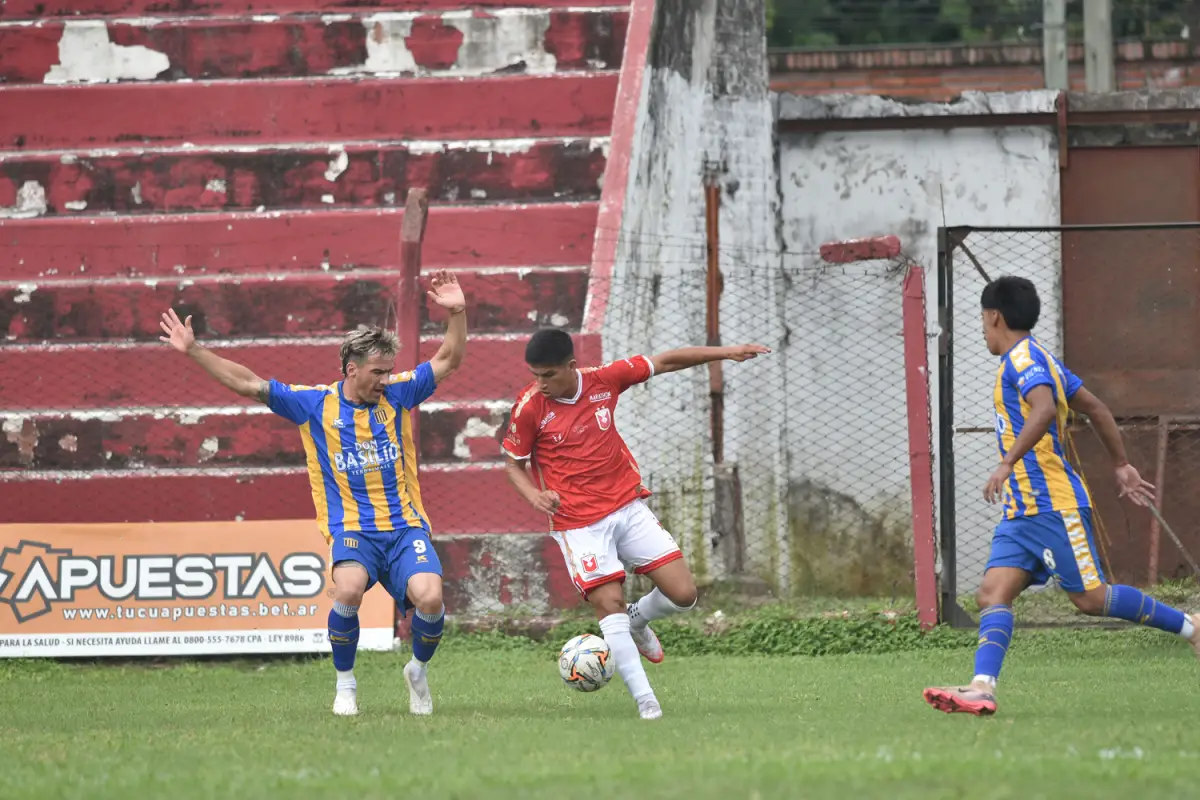 César Abregú, volante de Tucumán Central, es una de las piezas claves del equipo de Walter Arrieta.