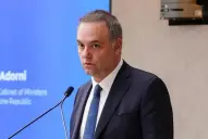 ¿Cómo están impactando la controversia por los viajes de Adorni y el caso $Libra en las redes?