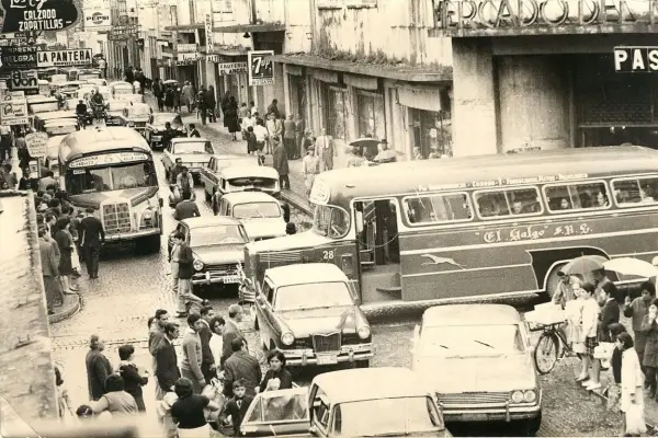Recuerdos fotográficos: la calle Mendoza a comienzos de los 70