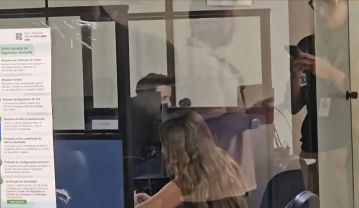 La abogada permance bajo arresto domiciliario. 