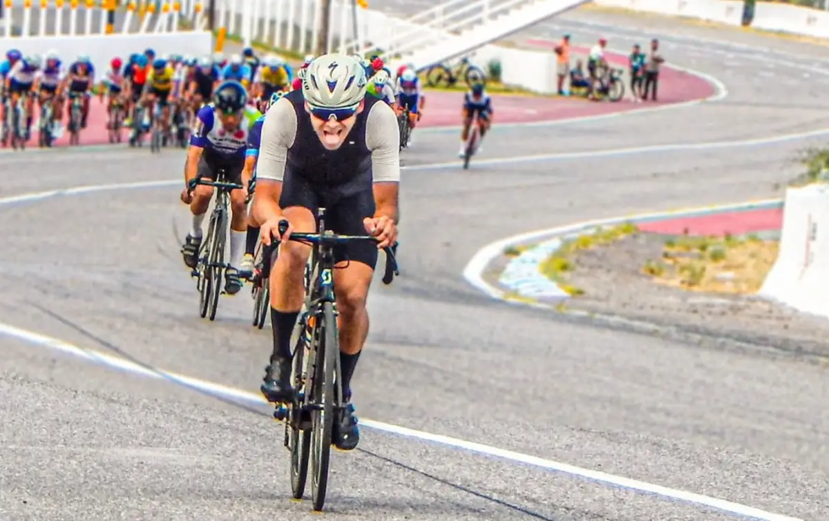 A TODA VELOCIDAD. El tucumano Julián Mena fue protagonista de la competencia de ciclismo que se disputó en San Juan.