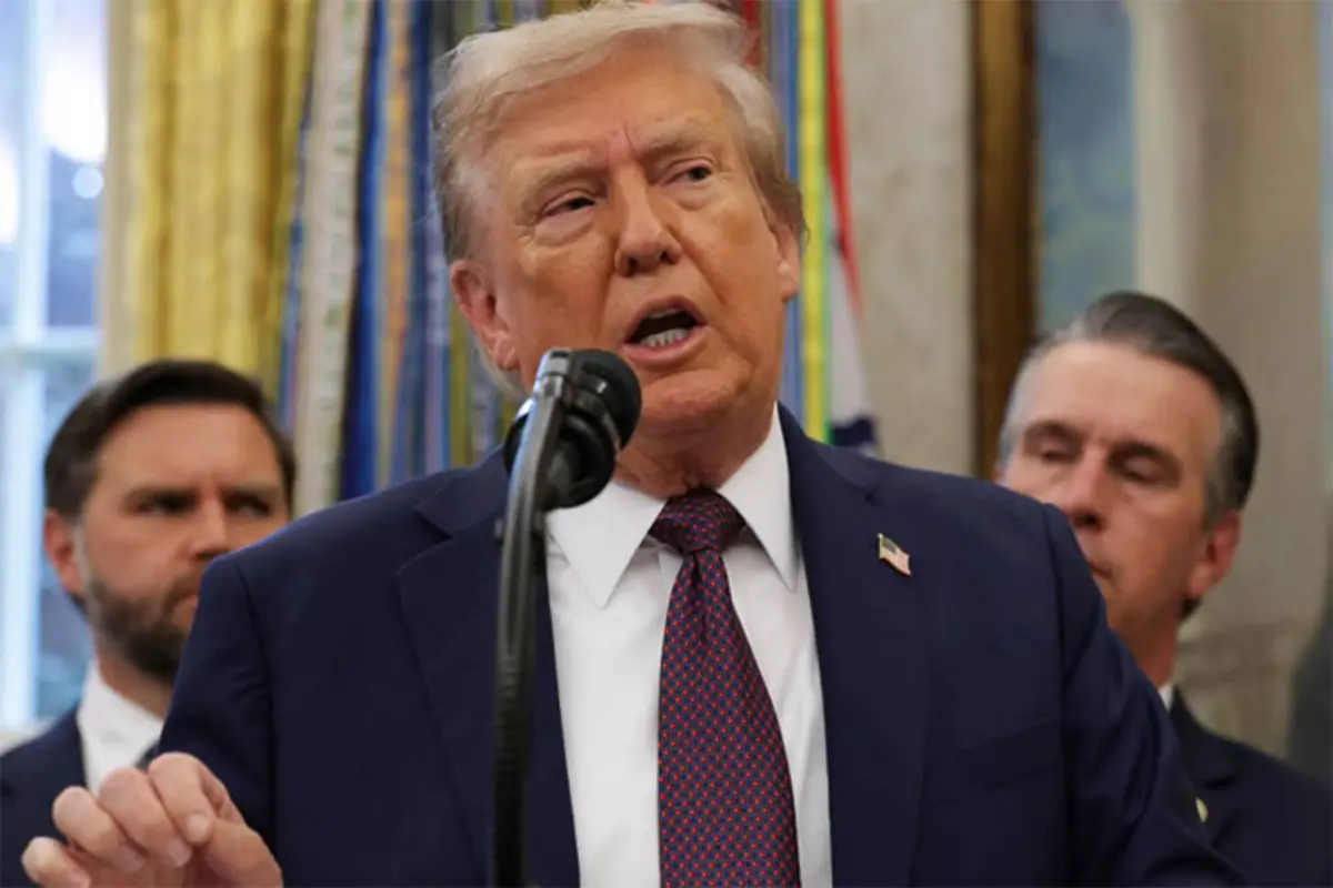 TREGUA. La disparada del precio del petróleo se suma al pantano militar y electoral en el que está Trump.