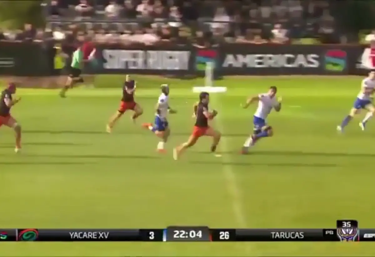 Elizalde fue quien generó la jugada que terminó en el try de Pasquini.