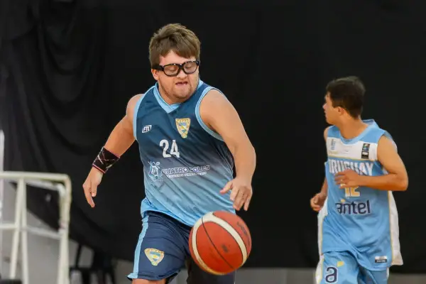 “No le emociona el Mundial, sino con quién lo vivirá”: la historia del tucumano que integra la Selección de básquet para atletas con síndrome de Down