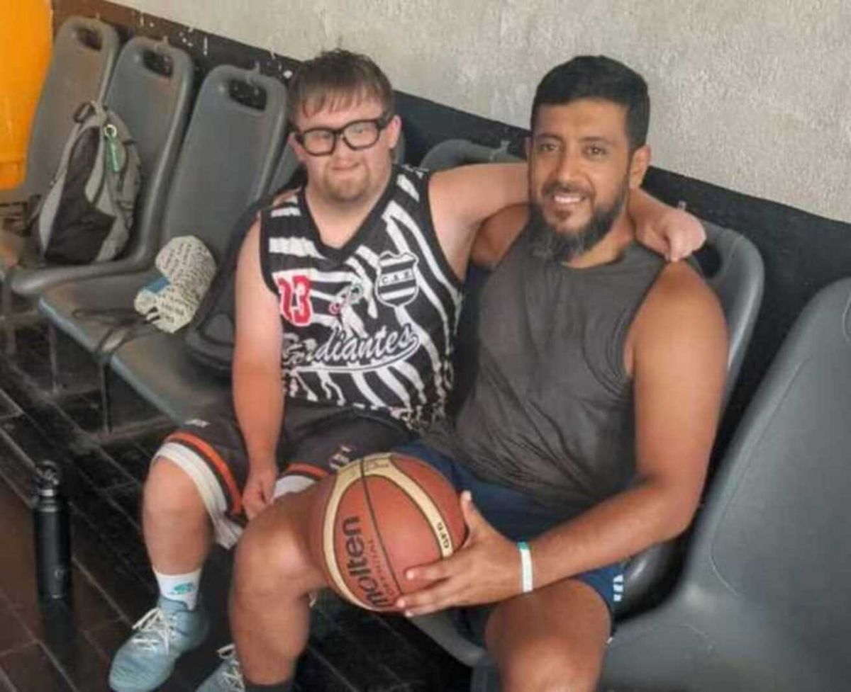 GABRIEL SALAZAR. Con Lucas Vega, su entrenador actual.