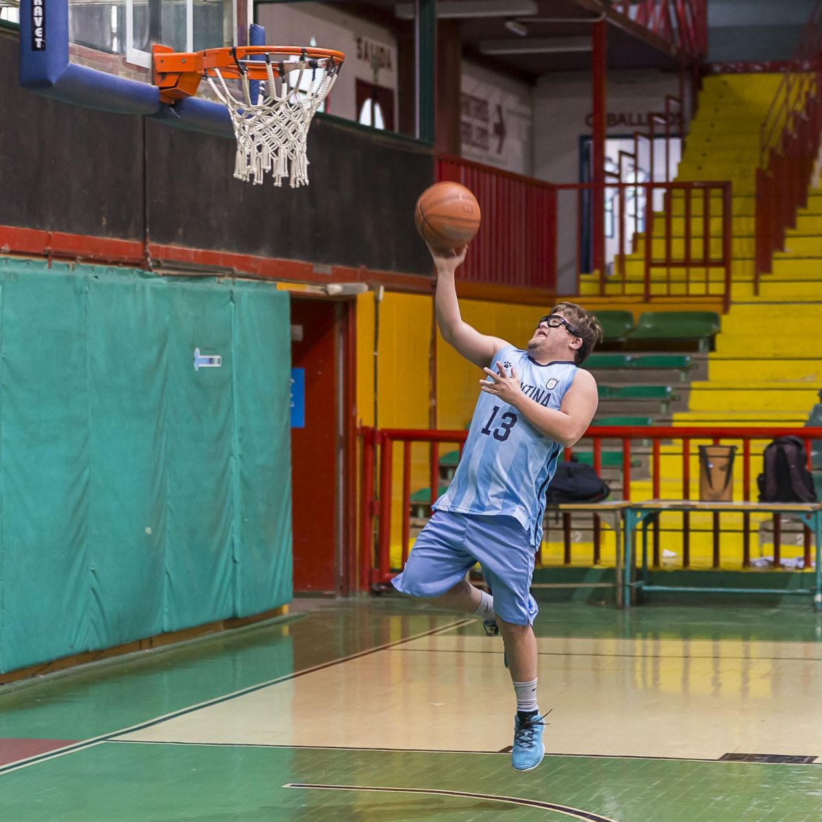 “No le emociona el Mundial, sino con quién lo vivirá”: la historia del tucumano que integra la Selección de básquet para atletas con síndrome de Down