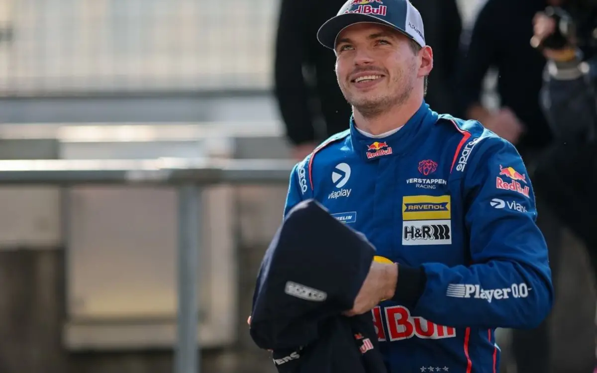 NOVELA. Max Verstappen pone en vilo al mundo de la Fórmula 1 por su posible traspaso a Mercedes.