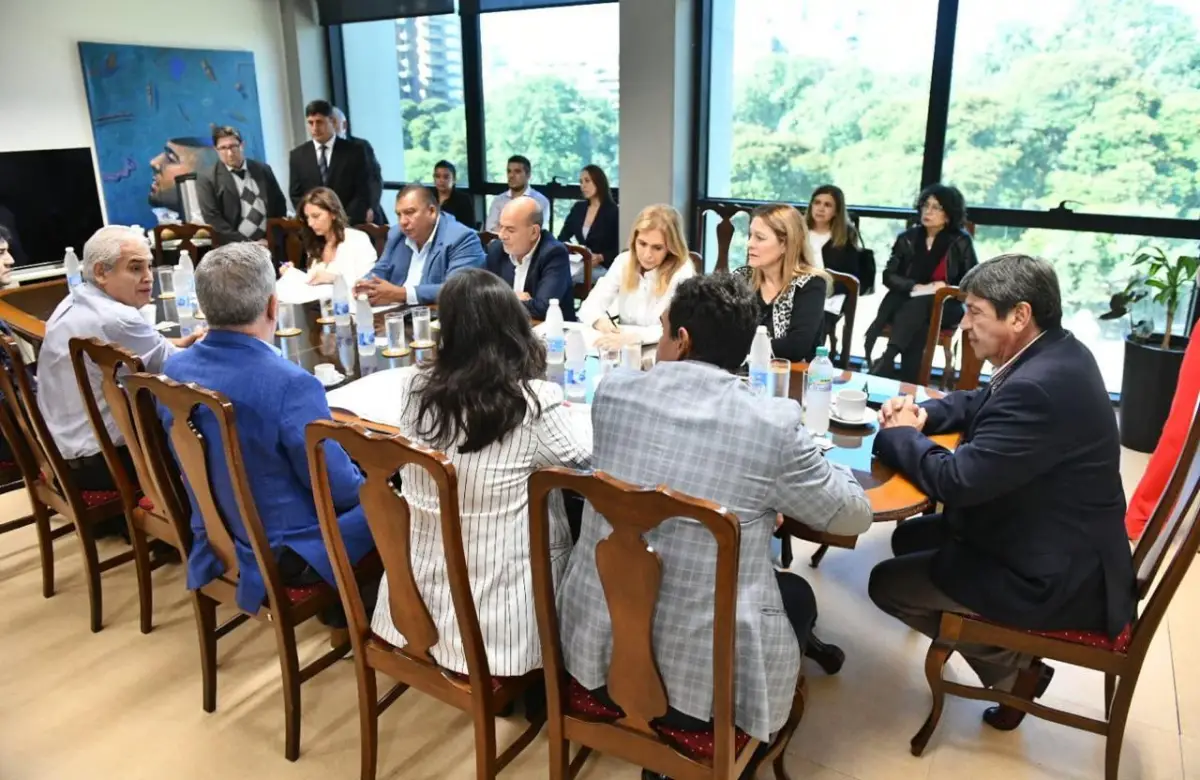 Reunión en la Legislatura. PRENSA HLT