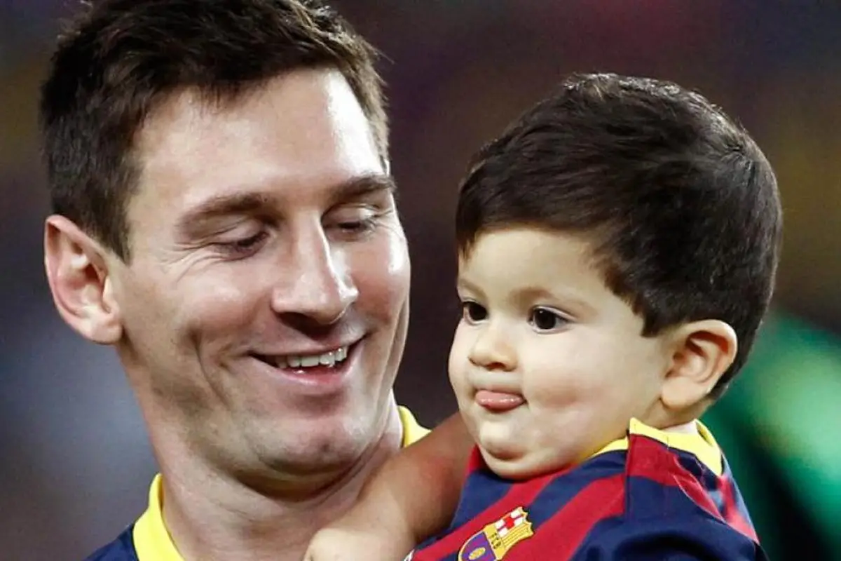 Leo Messi junto a su hijo mayor Thiago cuando todavía era bebé