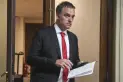 Detectan que Manuel Adorni gastó $14 millones en muebles para su departamento de Caballito