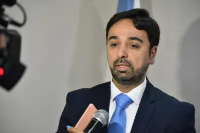 El funcionario acusado de usar un DNI presuntamente robado podría pedir disculpas y hacer una donación a los inundados