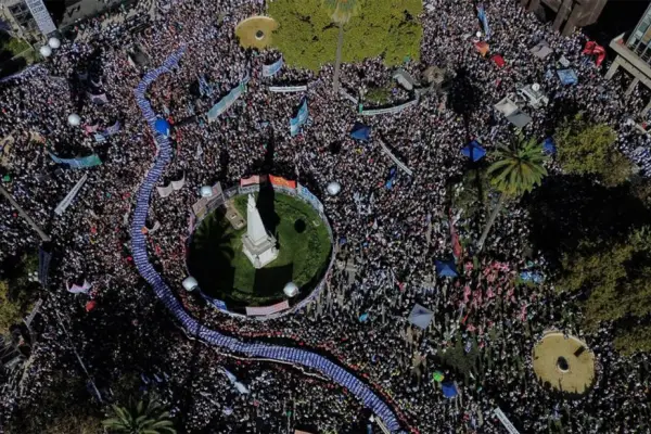 A 50 años del último golpe de Estado: fue masivo el reclamo en Plaza de Mayo