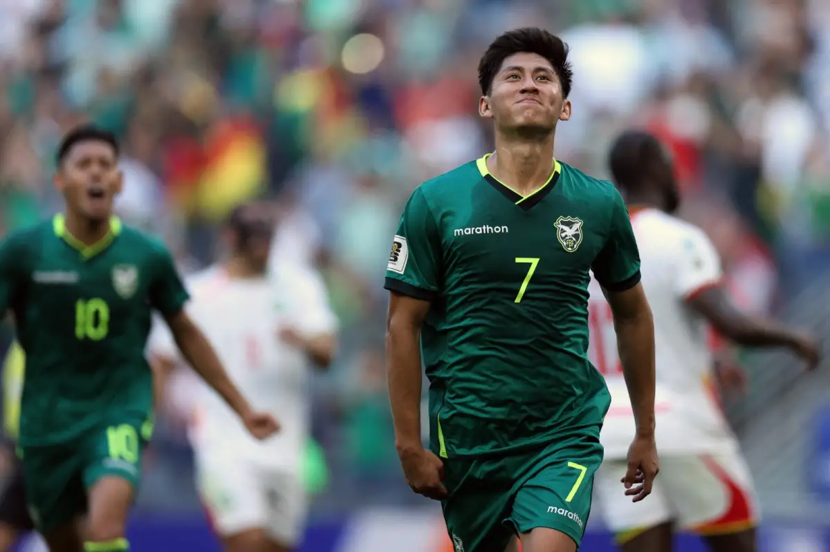 GOLEADOR. Miguel Terceros festejando el tanto que acerca a Bolivia al Mundial de Norteamérica 2026.