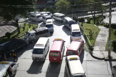 Las protestas de choferes de colectivos paralizan dos ciudades de Bolivia