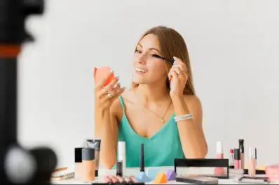 Los errores de maquillaje que te suman años y cómo corregirlos fácilmente