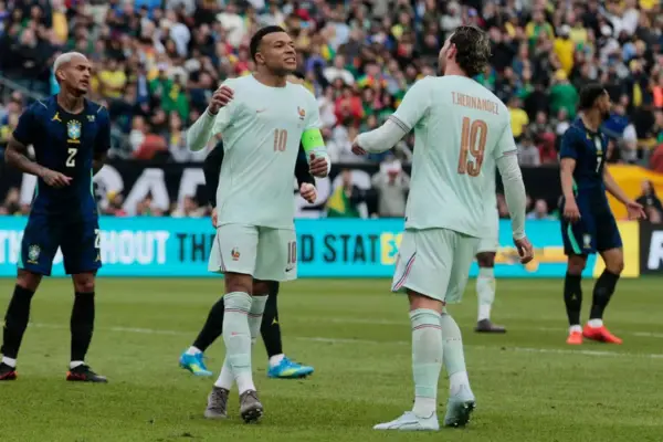 Francia venció a Brasil en un amistoso con ritmo de final