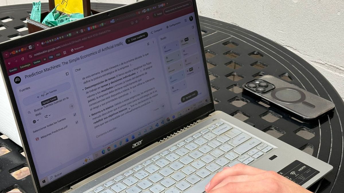 IA EN ACCIÓN. Ignacio Schuttemberger utiliza herramientas como NotebookLM para analizar datos y diseñar soluciones para empresas. / LA GACETA, ÁLVARO MEDINA