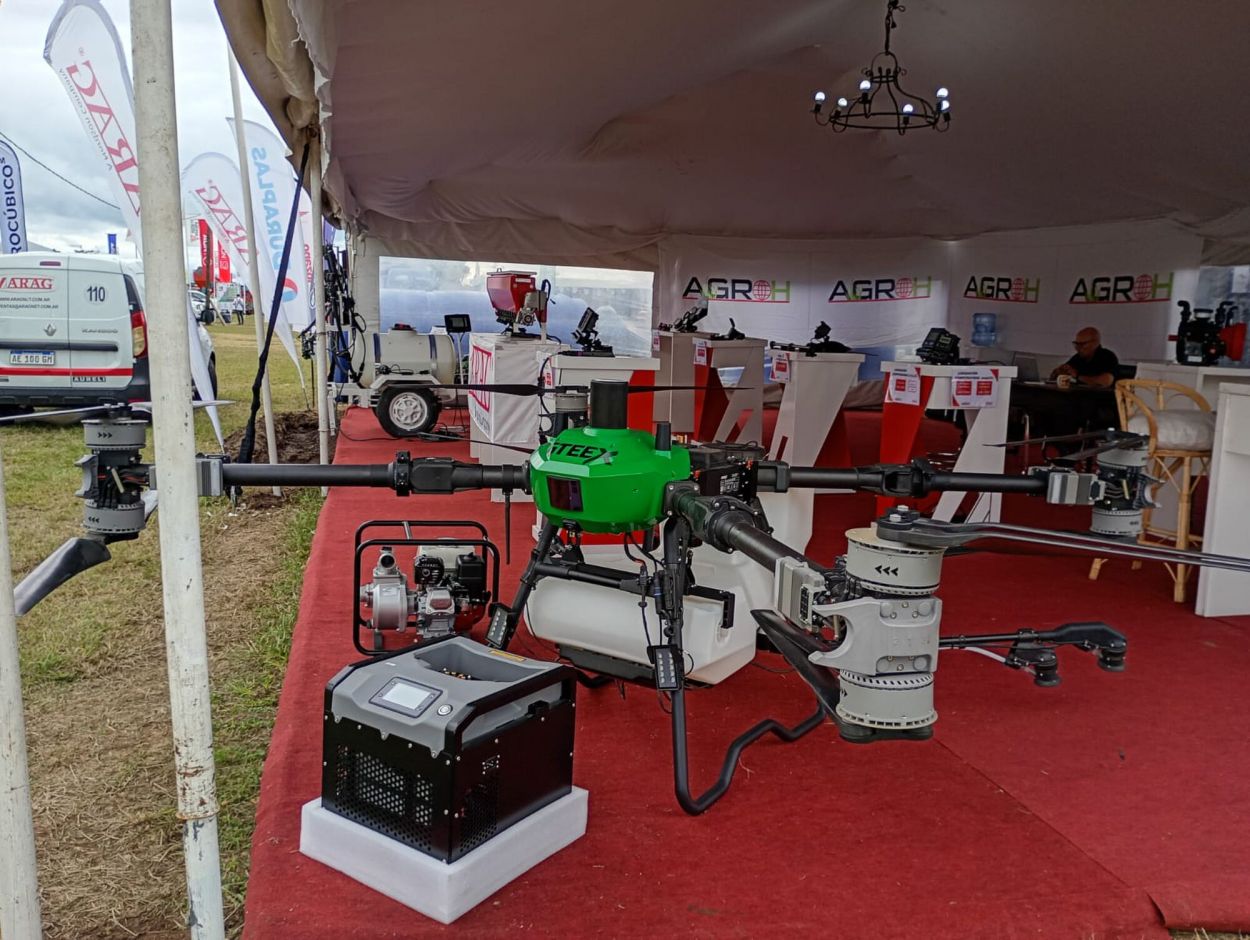 INNOVACIÓN. Otra atracción fueron los drones aplicadores.