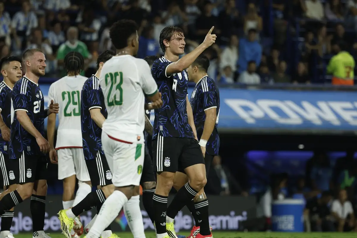 GRAN PARTIDO. Nico Paz aportó en la generación de juego y cerró la noche con un golazo de tiro libre.