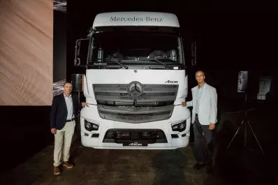 Presentación de Mercedes-Benz: “Hoy 70 camiones nuevos contaminan lo mismo que uno viejo”