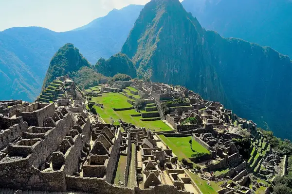 Un aeropuerto en medio de la montaña: la polémica terminal que facilitaría el acceso a Machu Picchu