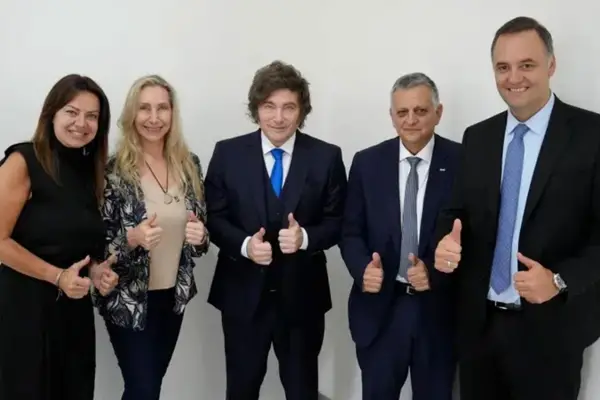 En medio del escándalo, Milei reiteró su apoyo para el cuestionado Adorni