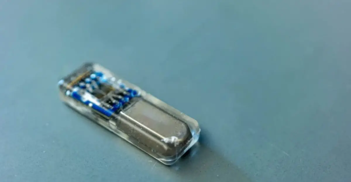 MÍNIMO. El dispositivo que suministra medicina va implantado.