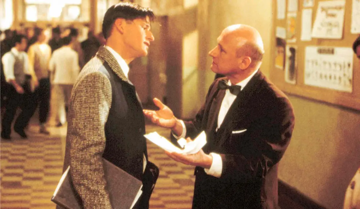James Tolkan como el director Strickland en Volver al Futuro. 