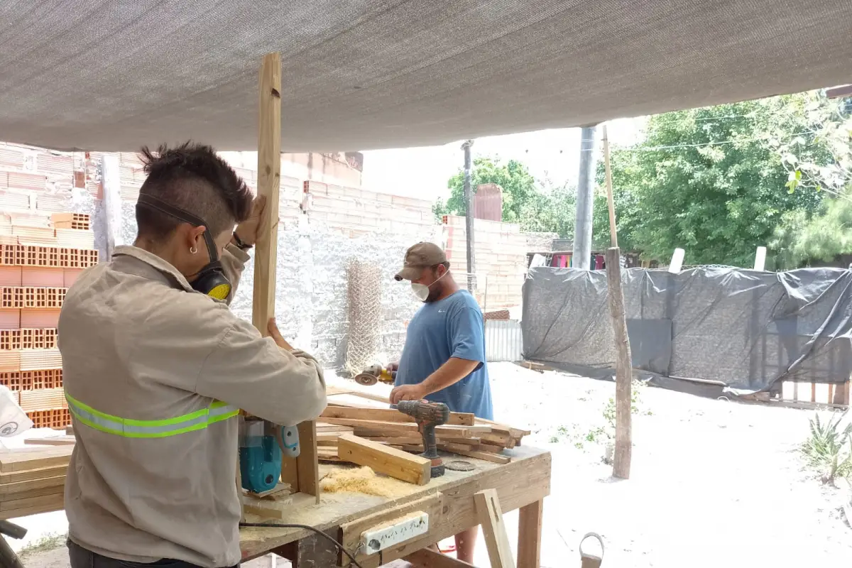 EL PLAN, APLICADO. En la Agrupación “19 de diciembre” cuentan con una Unidad Productiva de Carpintería.