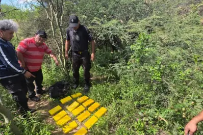 Operativo en el monte: dos jóvenes arrojaron 25 kilos de cocaína