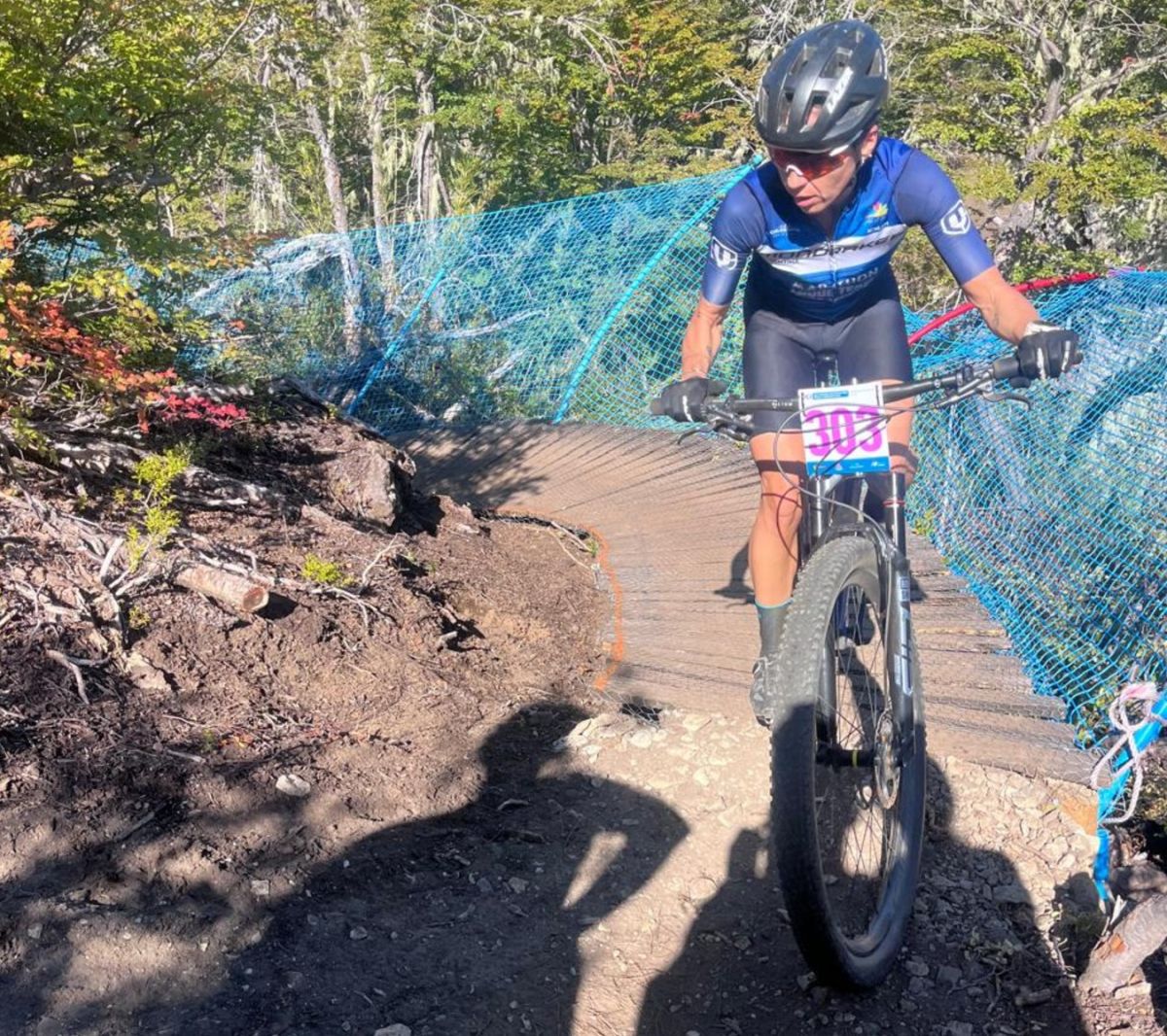 MÁXIMA CONCENTRACIÓN. Leila Luque mostró un gran nivel para conseguir la medalla de oro en la categoría Master B1 del Mundial Master de cross country.