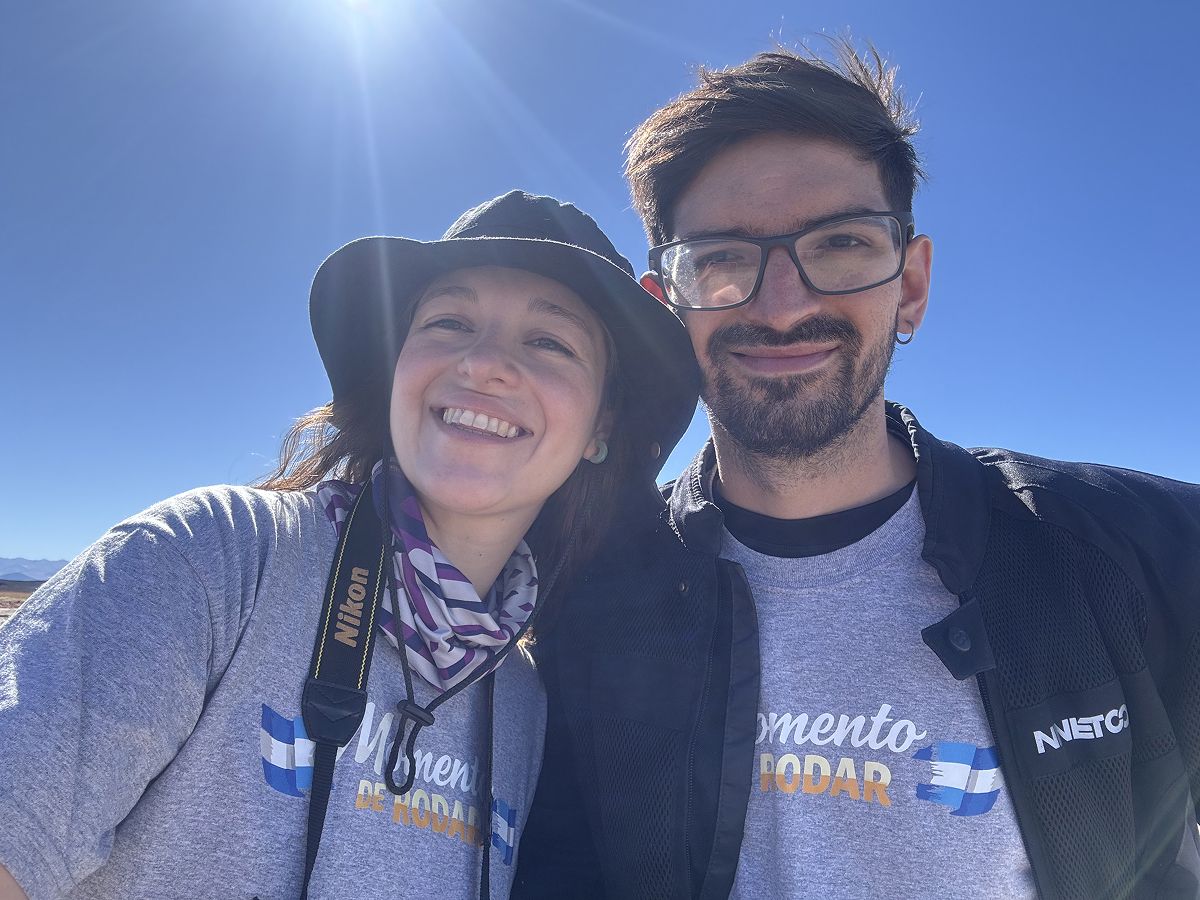 El viaje es agotador y deben cargar lo mínimo indispensable para vivir el día a día.