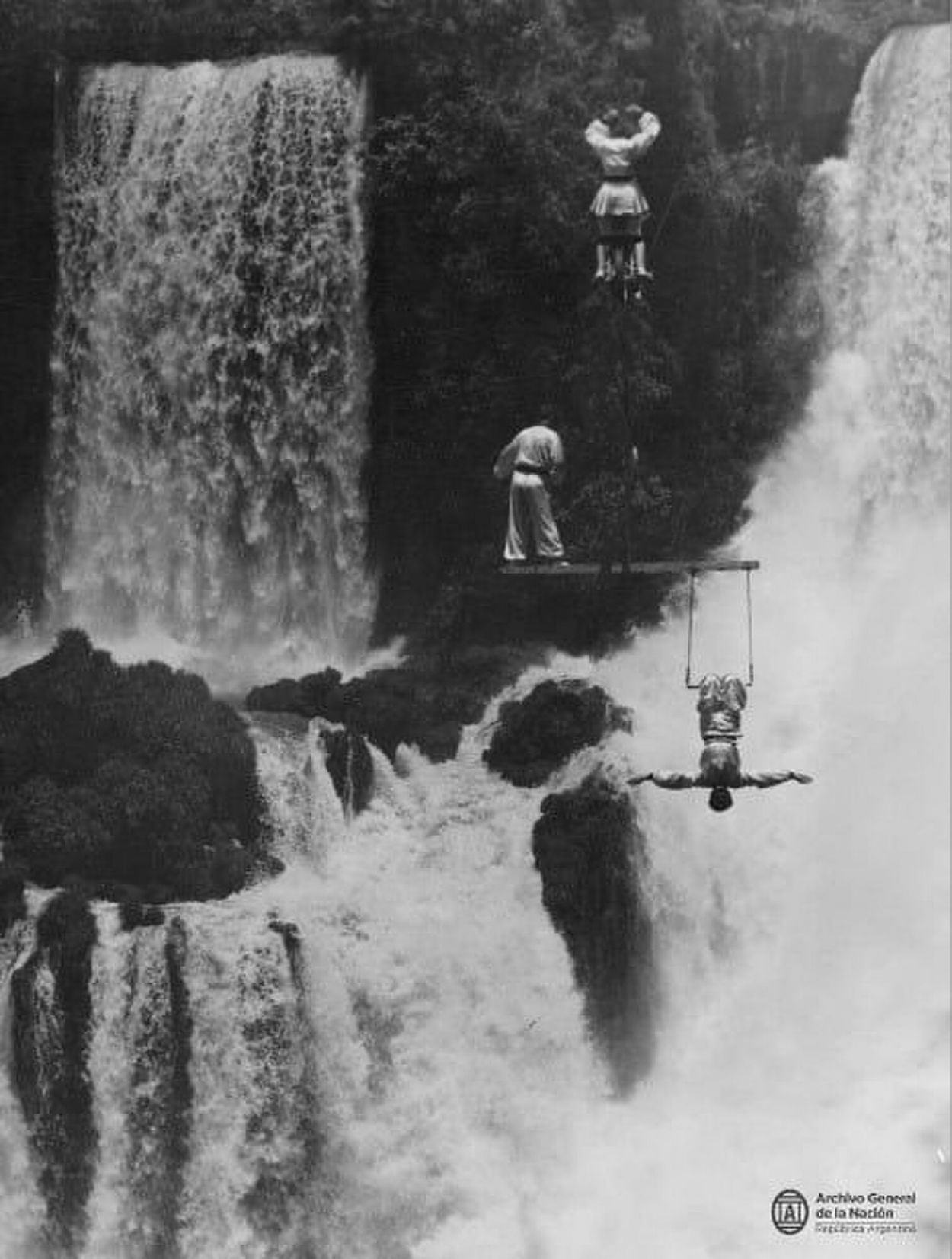 Recuerdos fotográficos: 1952. Acróbatas alemanes en Tucumán