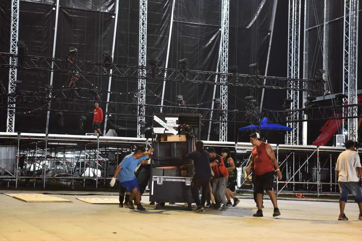 PREPARATIVOS. Hay 240 personas en el equipo del show de Tini.