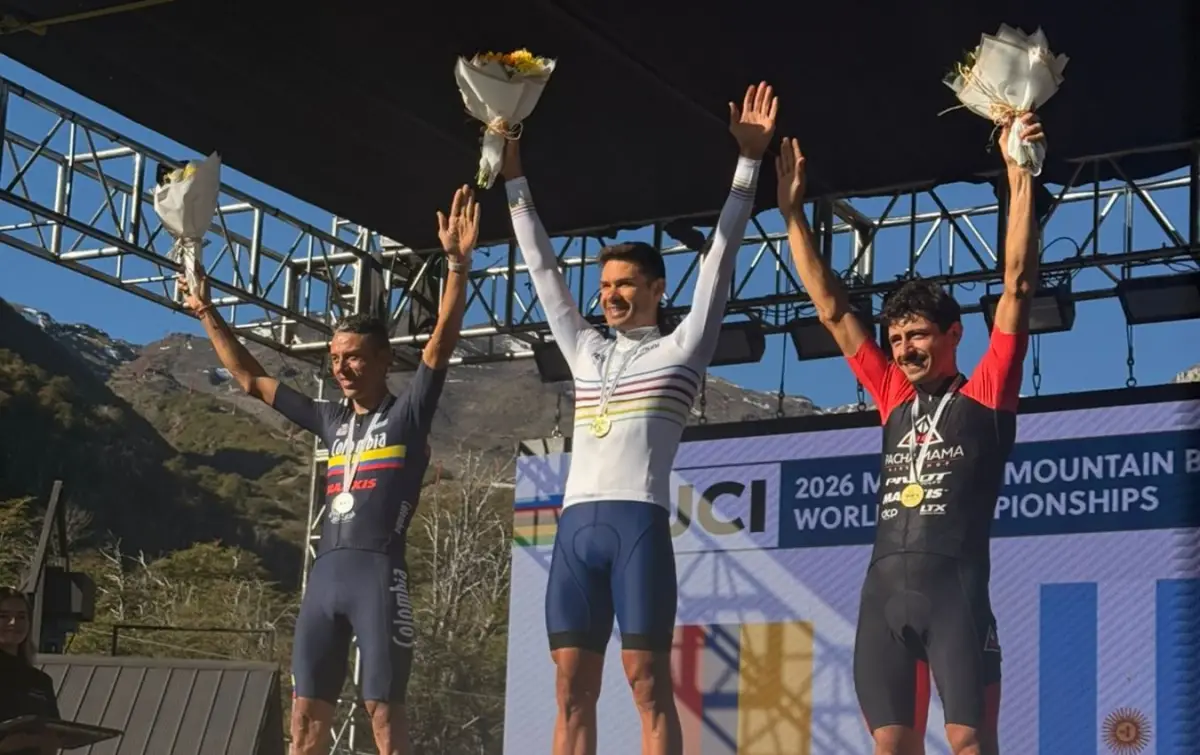 DOS TUCUMANOS EN EL PODIO DE LA CATEGORÍA PRINCIPAL. Darío Gasco (centro) consiguió la medalla de oro en Master A del Mundial, mientras que Matías Galindo (derecha) logró la presea de bronce.