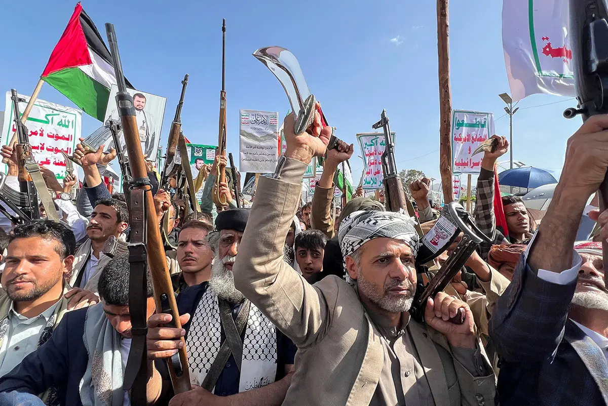 HUTÍES. Tras un mes de conflicto, el grupo insurgente cumplió su amenaza y se sumó formalmente a la ofensiva del denominado “eje de la resistencia”.