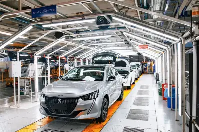 Cae la exportación de autos: Stellantis recudirá la producción y prepara retiros voluntarios en El Palomar