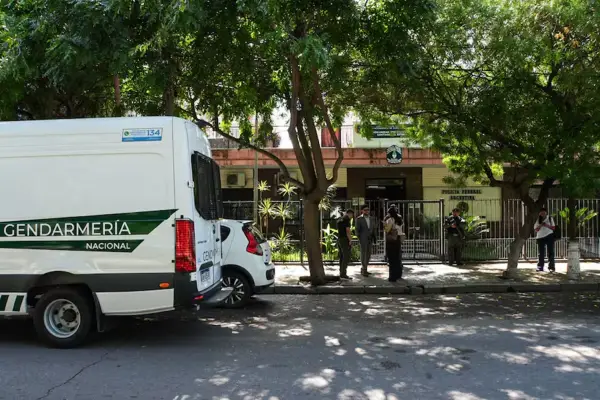 Santiago del Estero: detienen a efectivos de la Policía Federal por quedarse con droga de allanamientos y revenderla