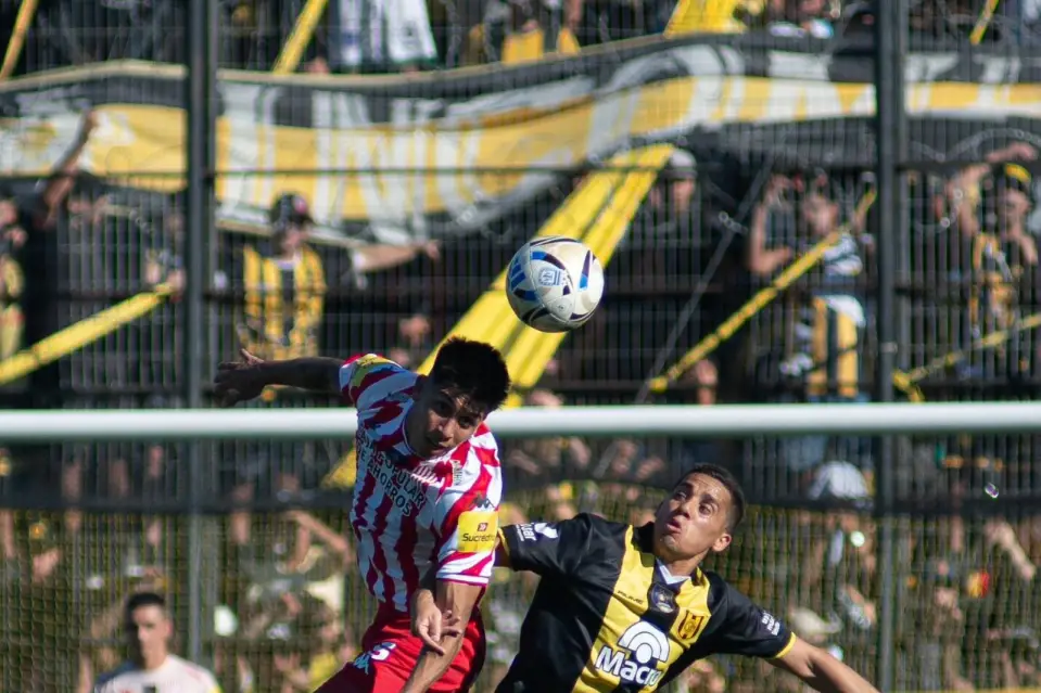 CHANCE PERDIDA. San Martín pagó caro el error en el final del primer tiempo y no pudo llegar a la cima de las posiciones.