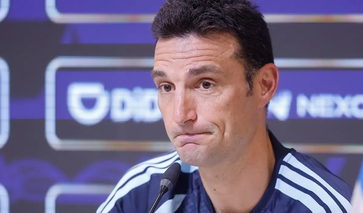 Scaloni se emocionó y abandonó la conferencia de prensa: las lágrimas del DT al hablar de Panichelli