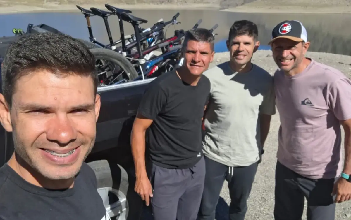 A MENDOZA. El “Mono” Darío Gasco, de regreso, con los sanjuaninos Carlos Ortis, Mauro Berrocal y Marcelo Castro.