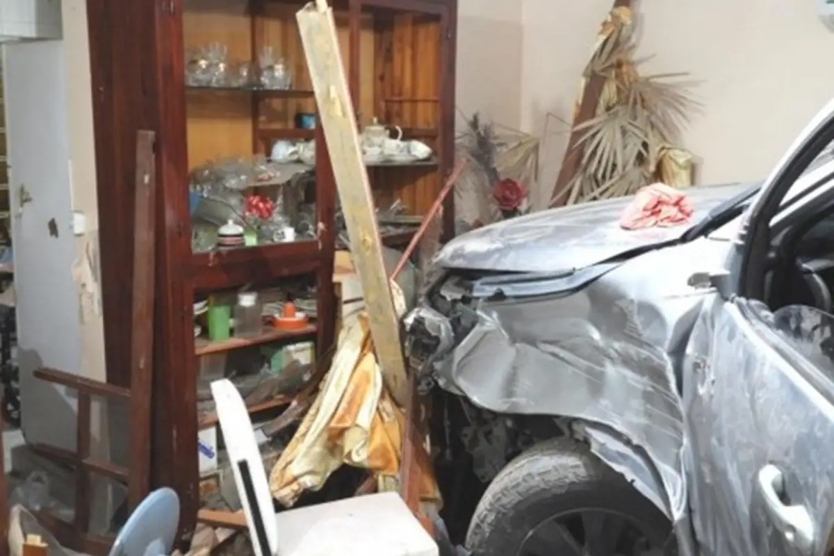 Aceleró y chocó contra una casa para matar a su pareja: quedó preso en Tucumán