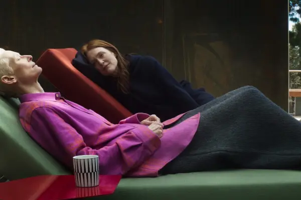 “The room next door”: la película sobre eutanasia que resurgió tras el caso de Noelia Castillo Ramos