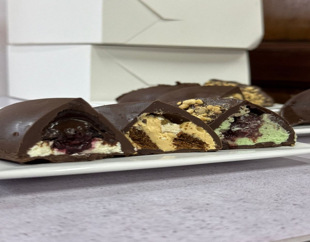 DULZURA POR MAYOR. Los nuevos huevos son postres tradicionales en un formato novedoso. Foto gentileza de Panadería y confitería Manzano