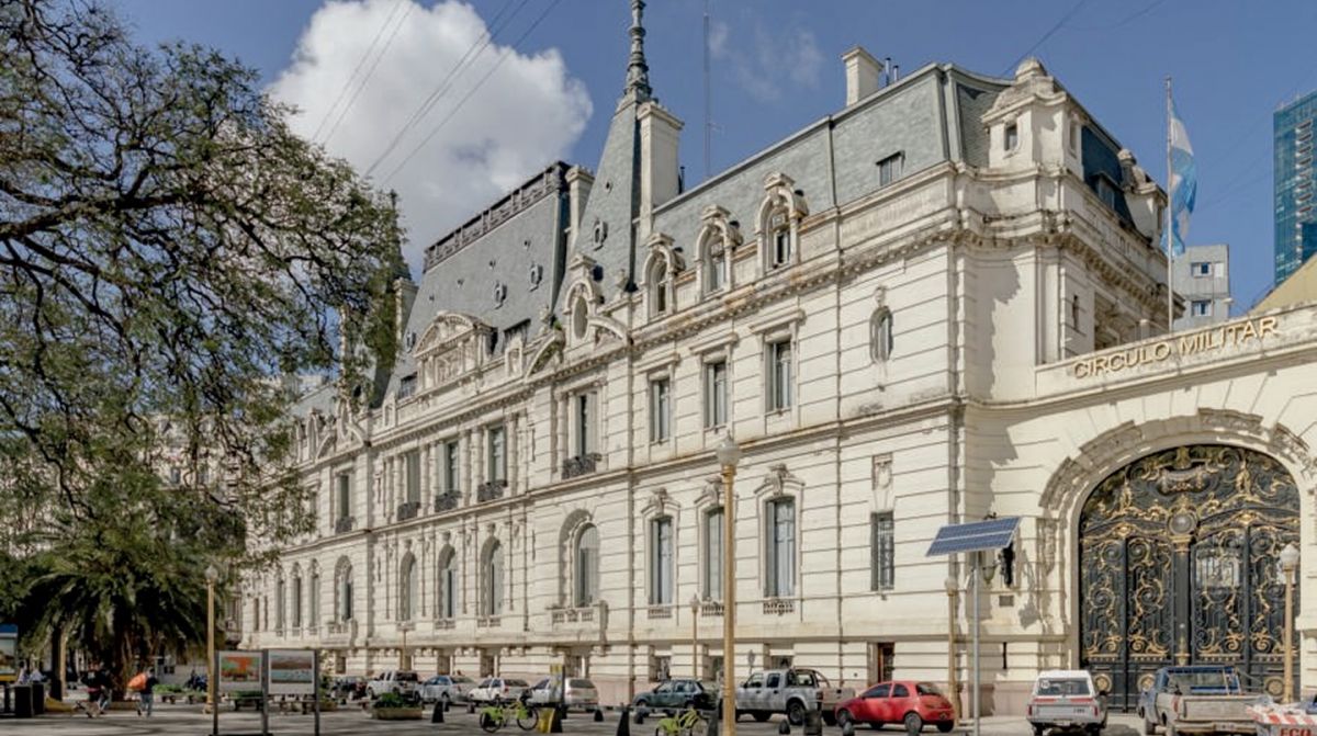 El Palacio Paz alberga en la actualidad el Círculo Militar de la Nación.
